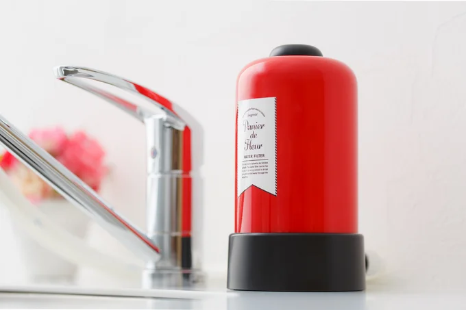キッチンの癒しにも コンパクトで5年間メンテナンス不要なハイテク浄水器 画像1 2 レタスクラブ