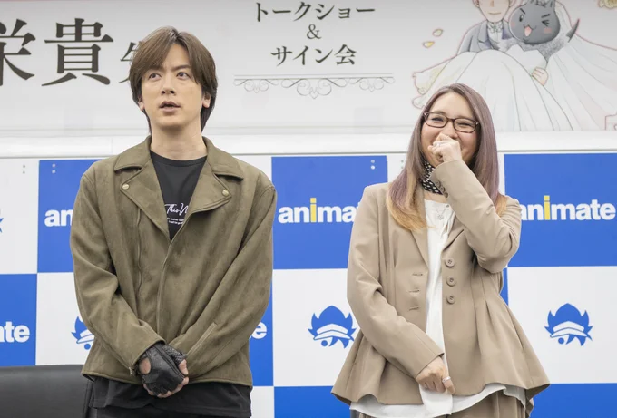 姉の影木栄貴さん(右)と弟のDAIGOさん(左)