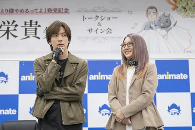 姉の影木栄貴さん（右）と弟のDAIGOさん（左）