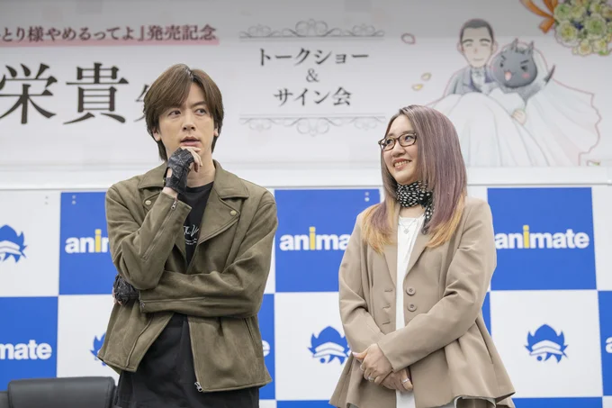 姉の影木栄貴さん（右）と弟のDAIGOさん（左）