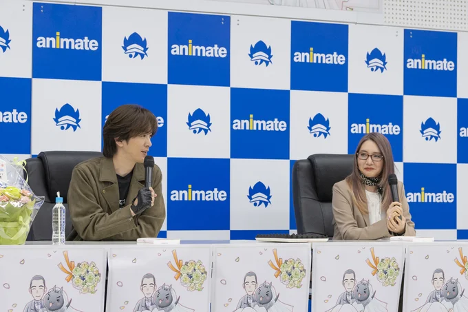 姉の影木栄貴さん（右）と弟のDAIGOさん（左）