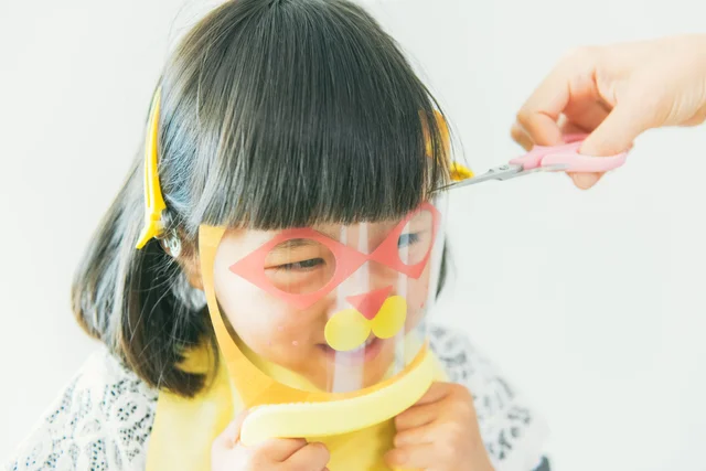 ラウンドもストレートもママにおまかせ！ 子どもの前髪カットを楽しくする変身マスク