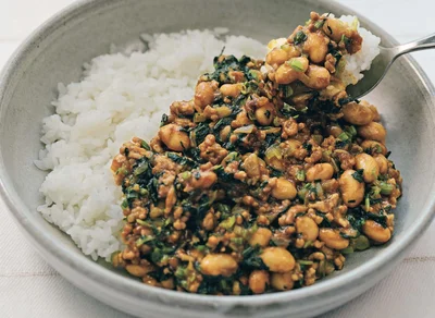 煮汁に流れ出た栄養素も余さず食べられる「大豆と小松菜のドライカレー」