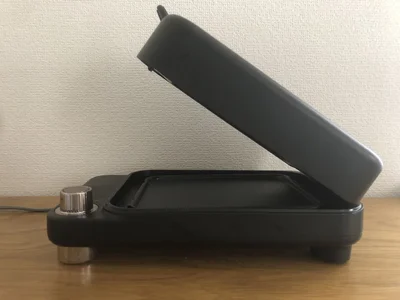 プレスして焼く方式の、新しいタイプのトースター
