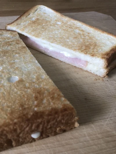 10枚切りの食パン2枚でホットサンド