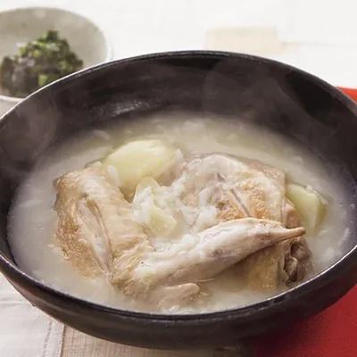 いつもの食材とうちのキッチンであの味ができた！ザ★韓国ごはん 外処佳絵さんの「手羽先サムゲタン」
