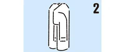 身頃に沿うように長袖を下に折り返し、反対側も同じようにたたむ。