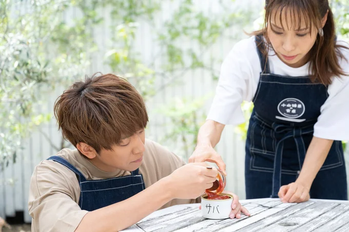 ケチャップを投入。真剣なときは同じタイミングで黙るのも姉弟ならでは…。