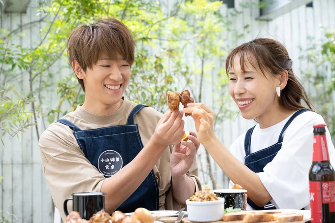 途中でエンジンがかかり、高速のチキン乾杯に(笑)。本当に仲よし!