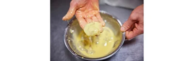 片栗粉は多めに加えると、衣にボリュームが出て食感もアップ！