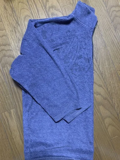 洗った後の服。鮮やかなブルーになりました▶洗う前の服を着ていろいろとしていました…（⇒次へ）
