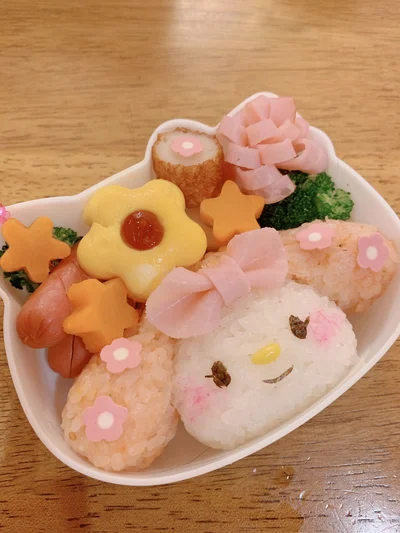 娘さんの遠足用のお弁当▶このお弁当を作り終えた時のポストは次の写真です（⇒次へ）