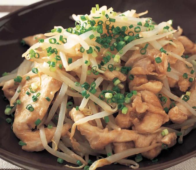 コクのある梅味のたれがあとを引く「とりともやしの梅オイスター風味」