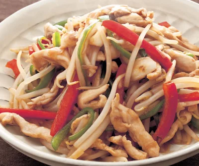 もやしは別に炒めて食感をキープ「とりむねもやしチンジャオ」