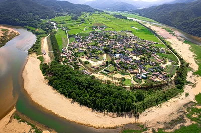 山に囲まれた安東河回村