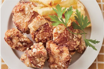 鶏もも肉でも鶏むね肉でもおいしく作れる「鶏肉の唐揚げ」