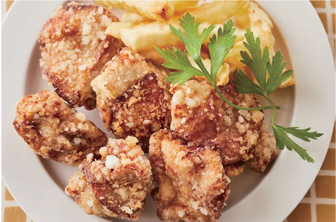 鶏もも肉でも鶏むね肉でもおいしく作れる「鶏肉の唐揚げ」