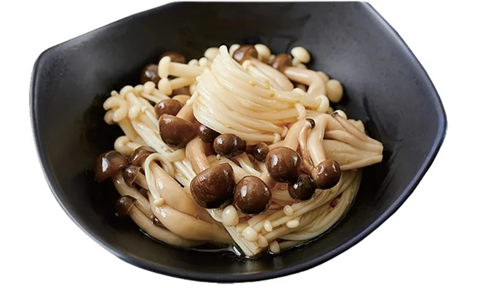 肉料理のつけあわせに◎。冷蔵庫に常備しておくと便利「きのこのマリネ」