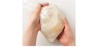 手でじゃがいもの粒を探って潰すとよりなめらかになる
