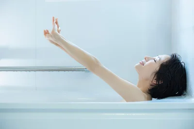 シャワーですまさず湯船につかるのがコツ