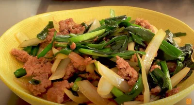 豚ひき肉の存在感がすごい！ごはんもビールもすすむ甘辛味の「豚そぼろニラ炒め」