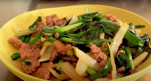 豚ひき肉の存在感がすごい！ごはんもビールもすすむ甘辛味の「豚そぼろニラ炒め」