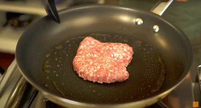 まずは片面を焼く
