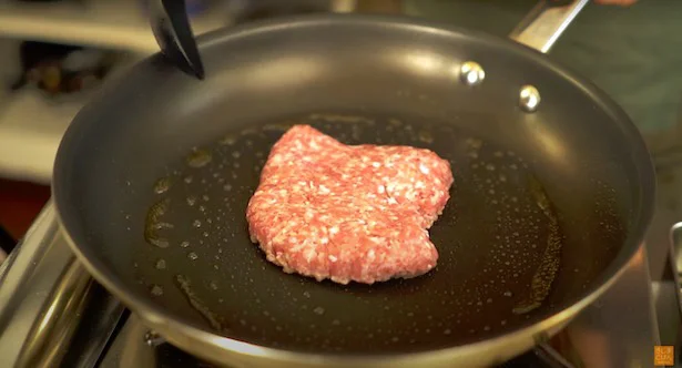 まずは片面を焼く