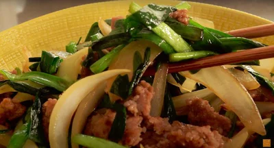 「豚そぼろニラ炒め」の完成