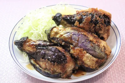 とろとろなすで食が進む！ボリューム満点のがっつりメニュー「なすメンチカツ」