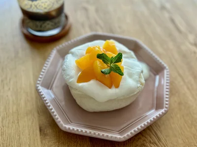 焼かないから簡単♪ しっとりふわふわ「黄桃の食パンショートケーキ」