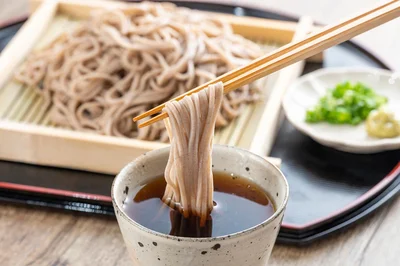 「ざるそば」と「もりそば」の違い。どこで区別する？
