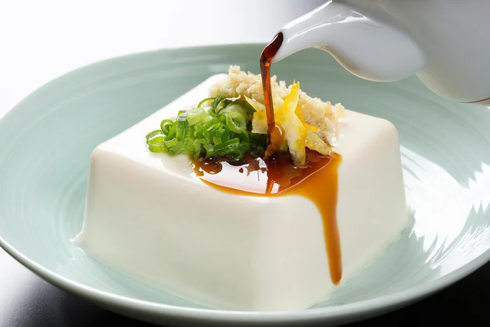 「木綿豆腐」と「絹ごし豆腐」の違いとは。文字通り「木綿」と「絹」が関係する？／子どもに話したい雑学（6）