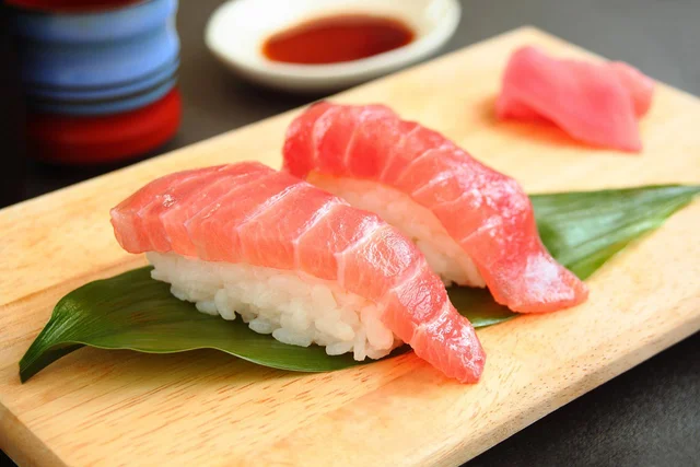 にぎり寿司が2貫ずつ出てくるのはなぜ？ルーツは江戸時代の風習にあり／子どもに話したい雑学（16）