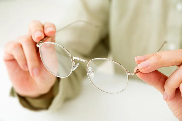 眼鏡の「鼻あて」は日本人が考案した世界に誇る発明だった！／子どもに話したい雑学（30）