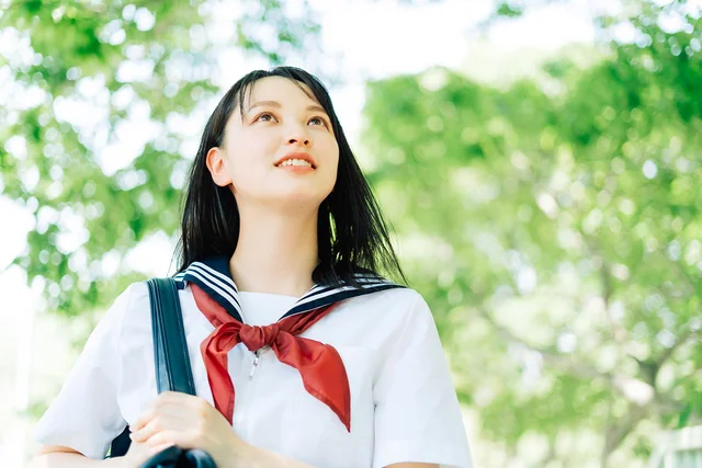 セーラー服のルーツは水兵の服。大きな襟は何のためにあるの？／子どもに話したい雑学（34）