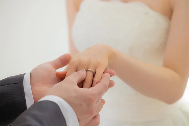 結婚指輪を交換する習慣は古代ローマ時代から。左指の薬指にはめる理由は？／子どもに話したい雑学（38）