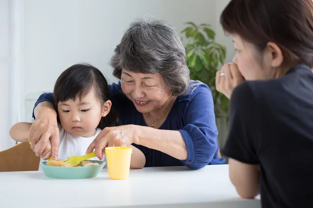 つい孫を甘やかしてしまう姑と意見が衝突することも