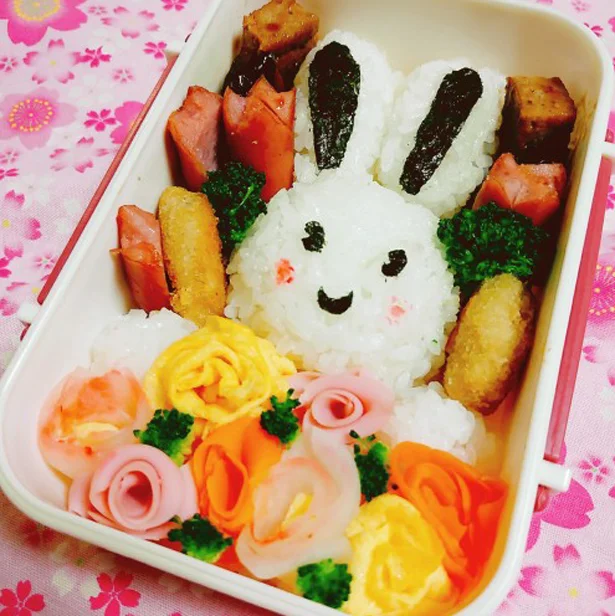 子ども大喜び！「花束とウサギ弁当」