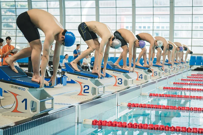 高校時代のソンジェは、水泳の有力選手。