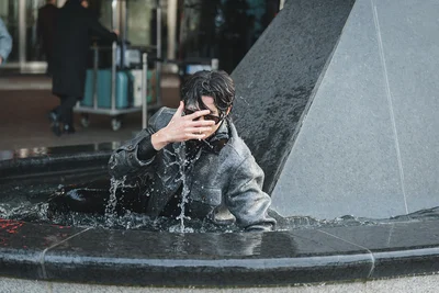 水も滴るいい男…？