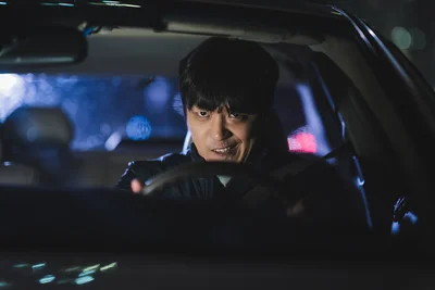 一連の事件の犯人キム・ヨンス。二人を脅かすサイコパスを演じたホ・ヒョンギュは放映後、応じた取材記事で笑顔を見せて話題に