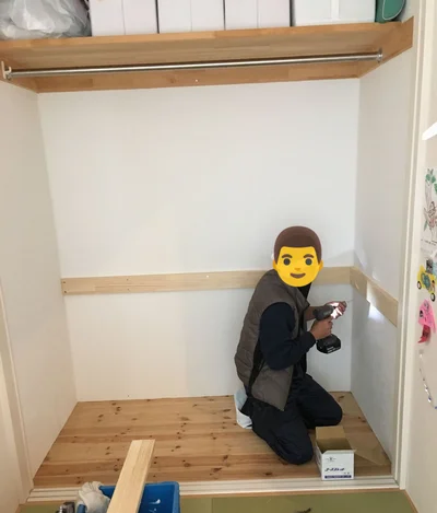 大工さんに中段の棚板を付けてもらうことに