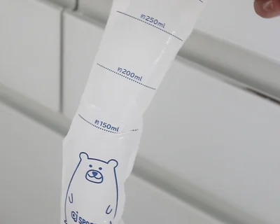 立てて凍らせます