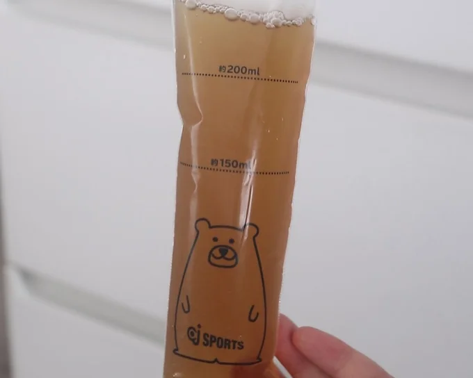 お茶やスポーツドリンクを入れて凍らせても