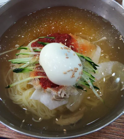 釜山の郷土料理のミルミョン。冷たくてさっぱりしている。