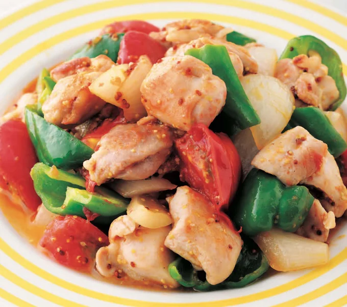 トマトの酸味が全体をすっきりまとめる「とりと夏野菜の粒マスタード炒め」