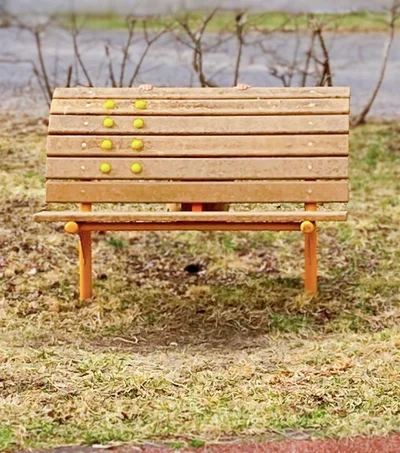 4歳の息子くんとかくれんぼ。息子くんはどこ？？▶発想がスゴイ！実はここに隠れていました！（⇒次へ）