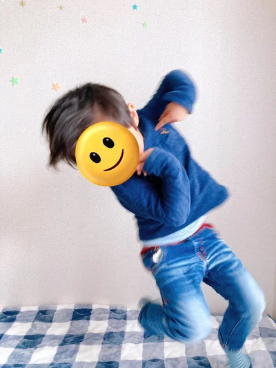 楽しそうに踊っています！▶元気な息子くんだけど驚きの事実が！（⇒次へ）