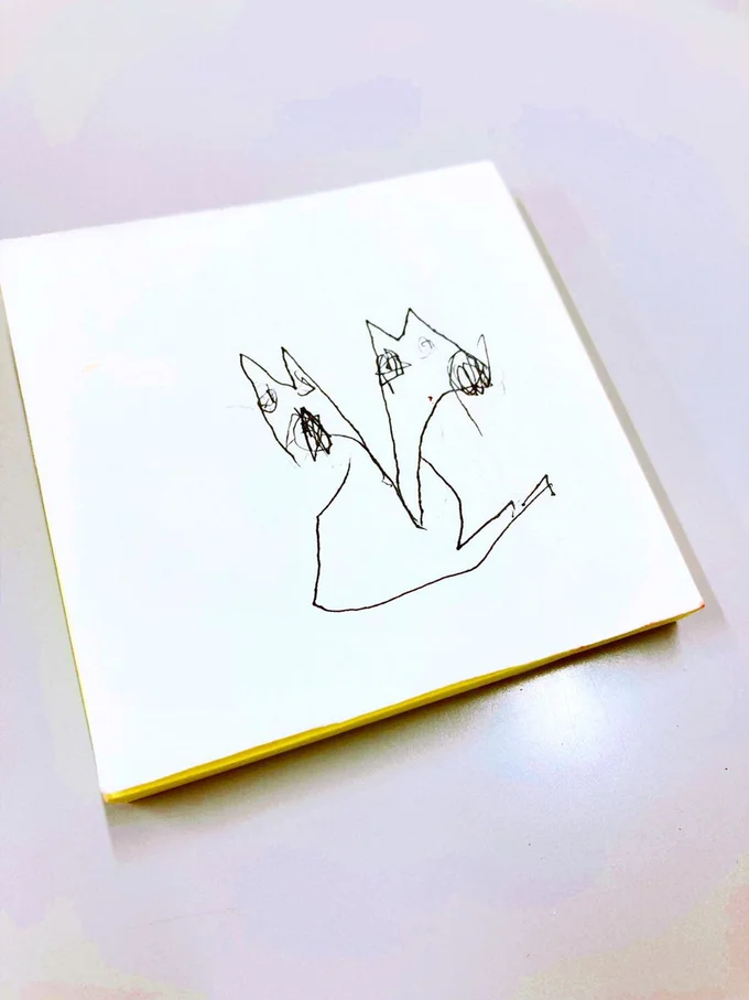 頭が2つ？の生き物は息子くんが描きました▶このイラストが描かれた場所とは？（⇒次へ）